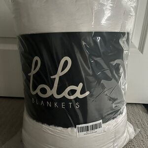 Lola blanket